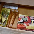 K08. Utensils and pasta boat. 